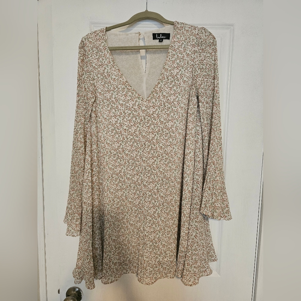 Isn't that sweet? Ivory Floral Print dress, Lulus, size small